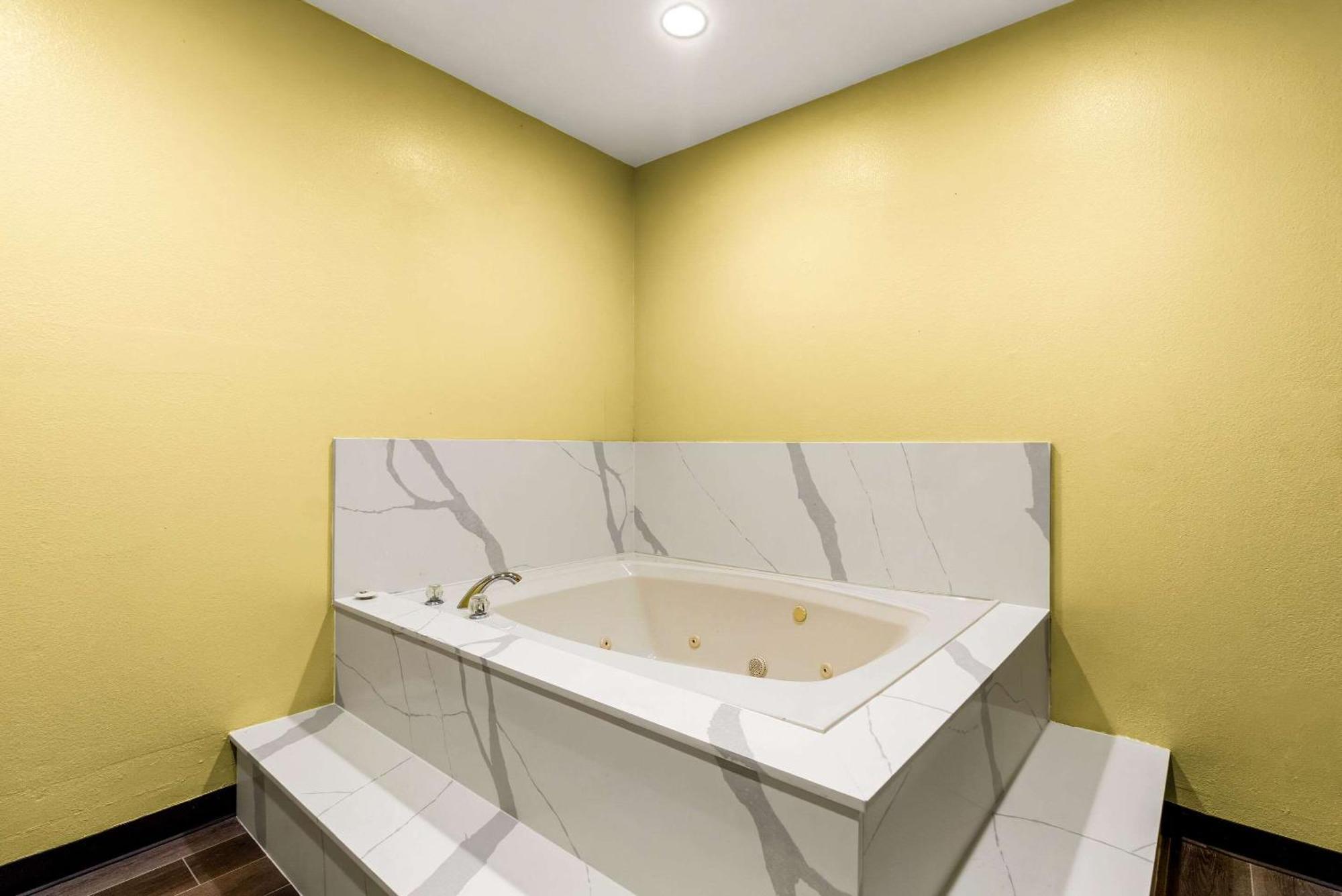Quality Inn Bay City Tx Экстерьер фото